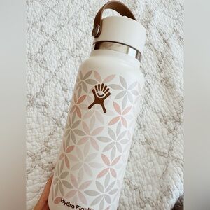 Hydro Flask White and Pink Geometric Water Bottle